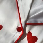 بلوز آستین بلند و شلوار ساتن طرح قلب - Image 4
