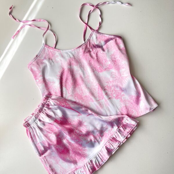 تاپ و شلوارک ساتن طرح pink forest - Image 3