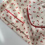 ست بلوز و شلوار راحتی موسلین طرح باغ آلبالو ریز - Image 9