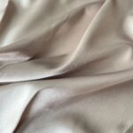 تاپ و شلوارک ساتن رنگ نود ساده - Image 4